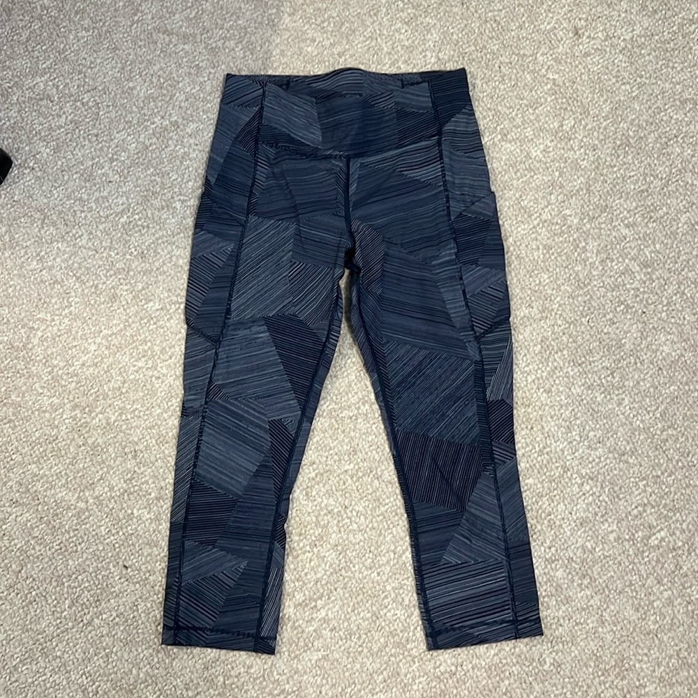 Lululemon 3/4 length Navy Stripped Leggings